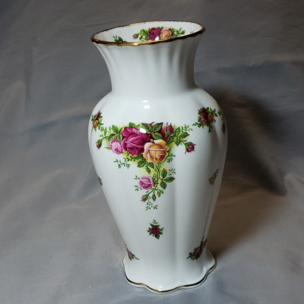 Old Country Roses Vase